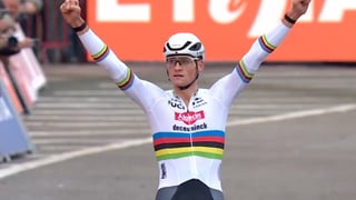 Van der Poel pasa por encima de Van Aert en la Copa del Mundo