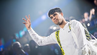 El Alcaraz más navideño 'reparte' regalos a sus rivales