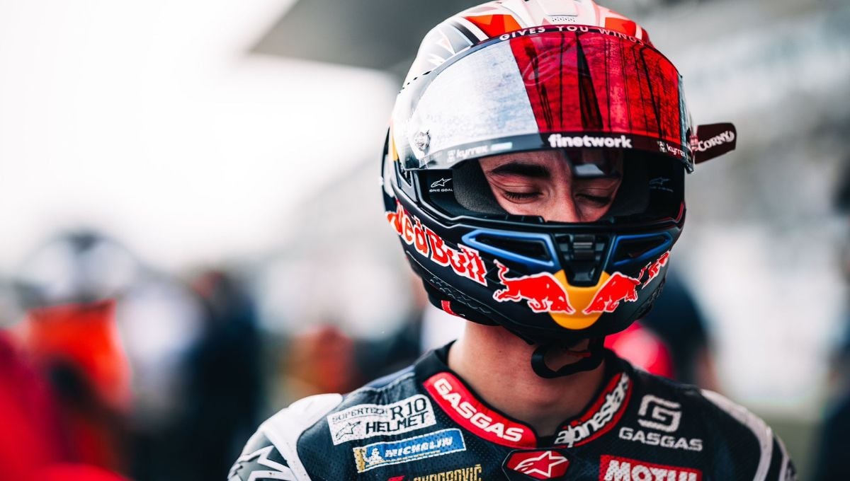 Pedro Acosta mete mano en el incendio de KTM