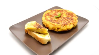 La tortilla de patatas, en jaque