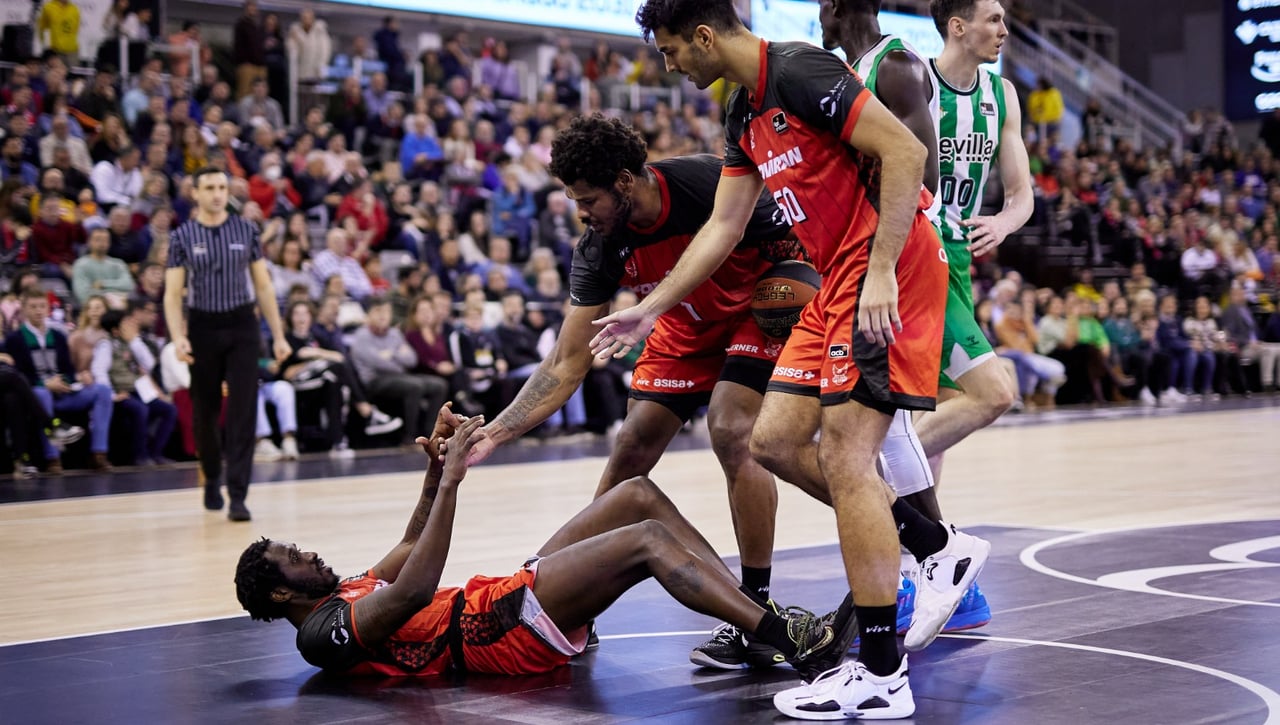 66-76: Evans y Bertans dan aire al Betis ante el Covirán Granada