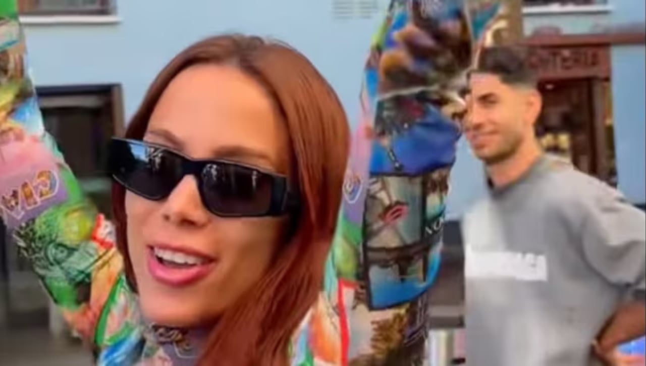 Ayoze Pérez, guía de Anitta en Sevilla por los Latin Grammy