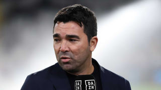 Deco admite el problema con el sustituto de Xavi Hernández en el Barcelona