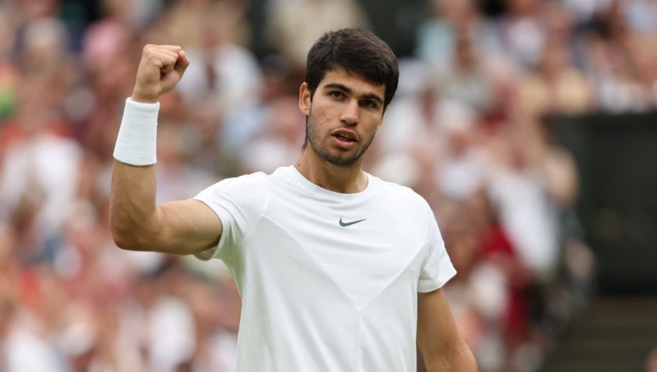 El sufrimiento de Alcaraz le mete en octavos de Wimbledon