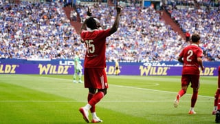 Schalke 04 2-4 Sevilla: Mejoría palpable, al menos en ataque, y llega la primera