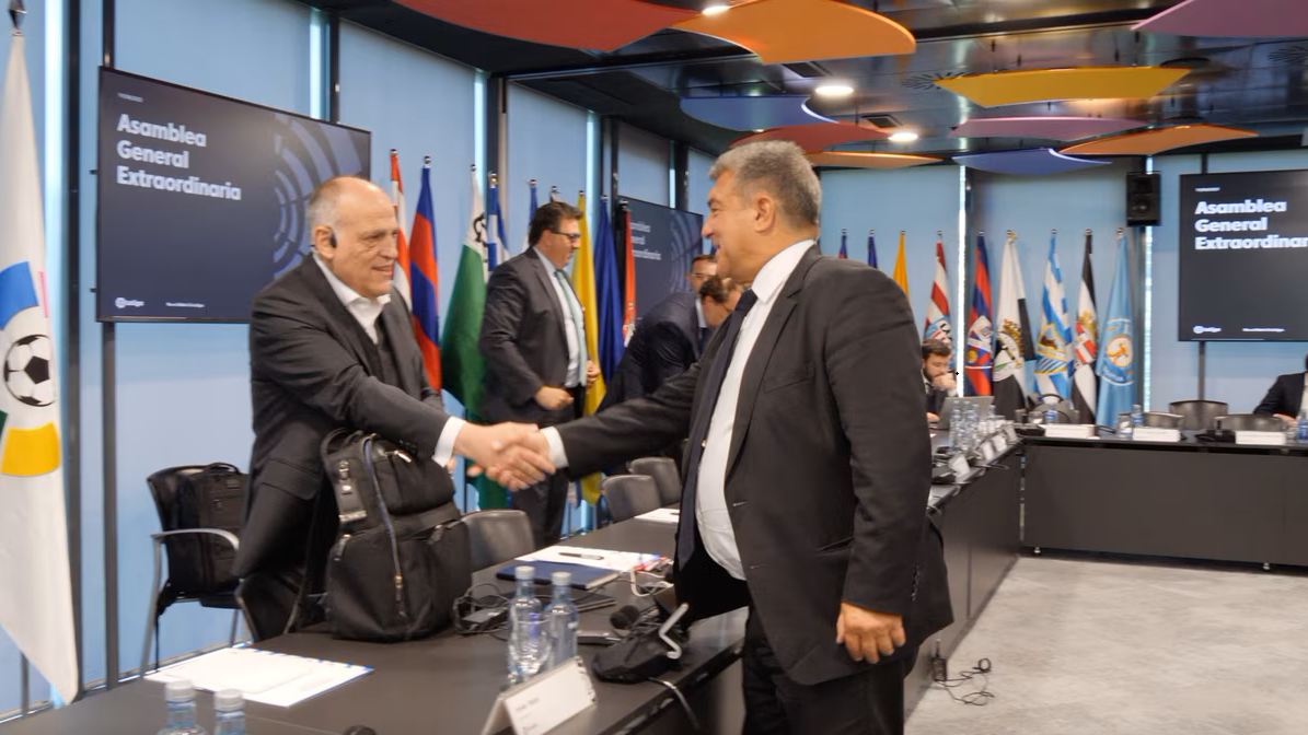 Laporta le mete un palo a Tebas: "Su salario dobla el de presidentes de bancos"