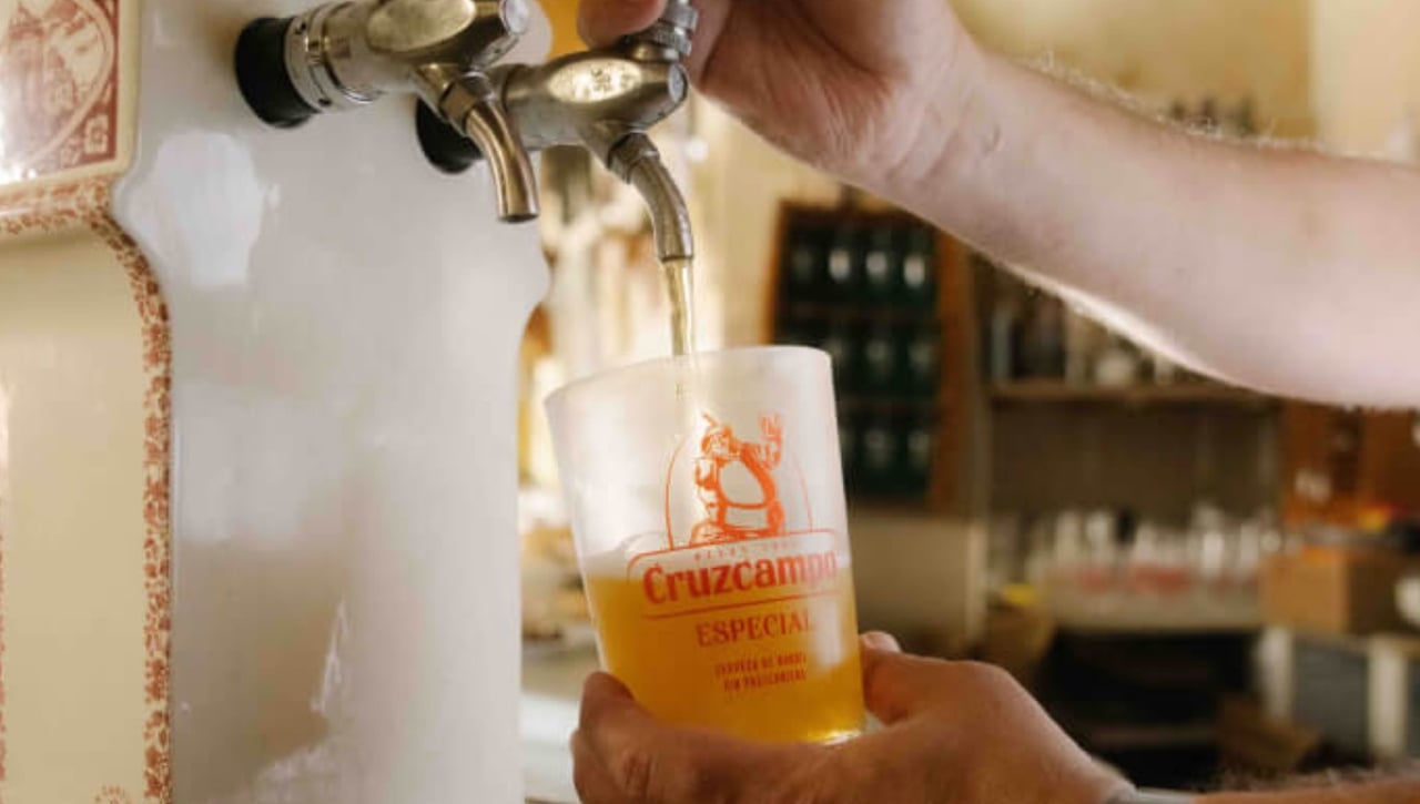 Un bar de Huelva da una lección a Sevilla por su forma de servir cerveza