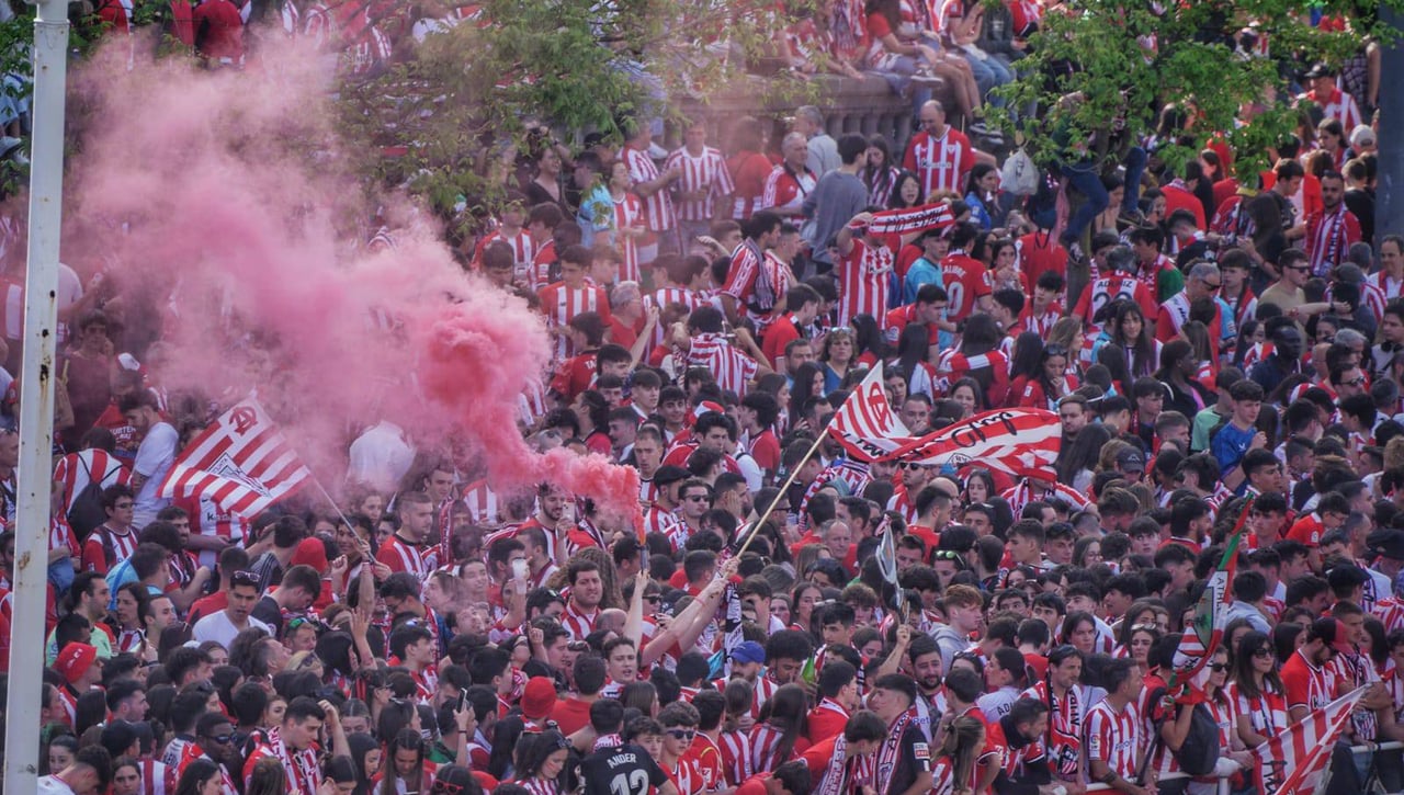 La afición del Athletic lo vuelve a hacer