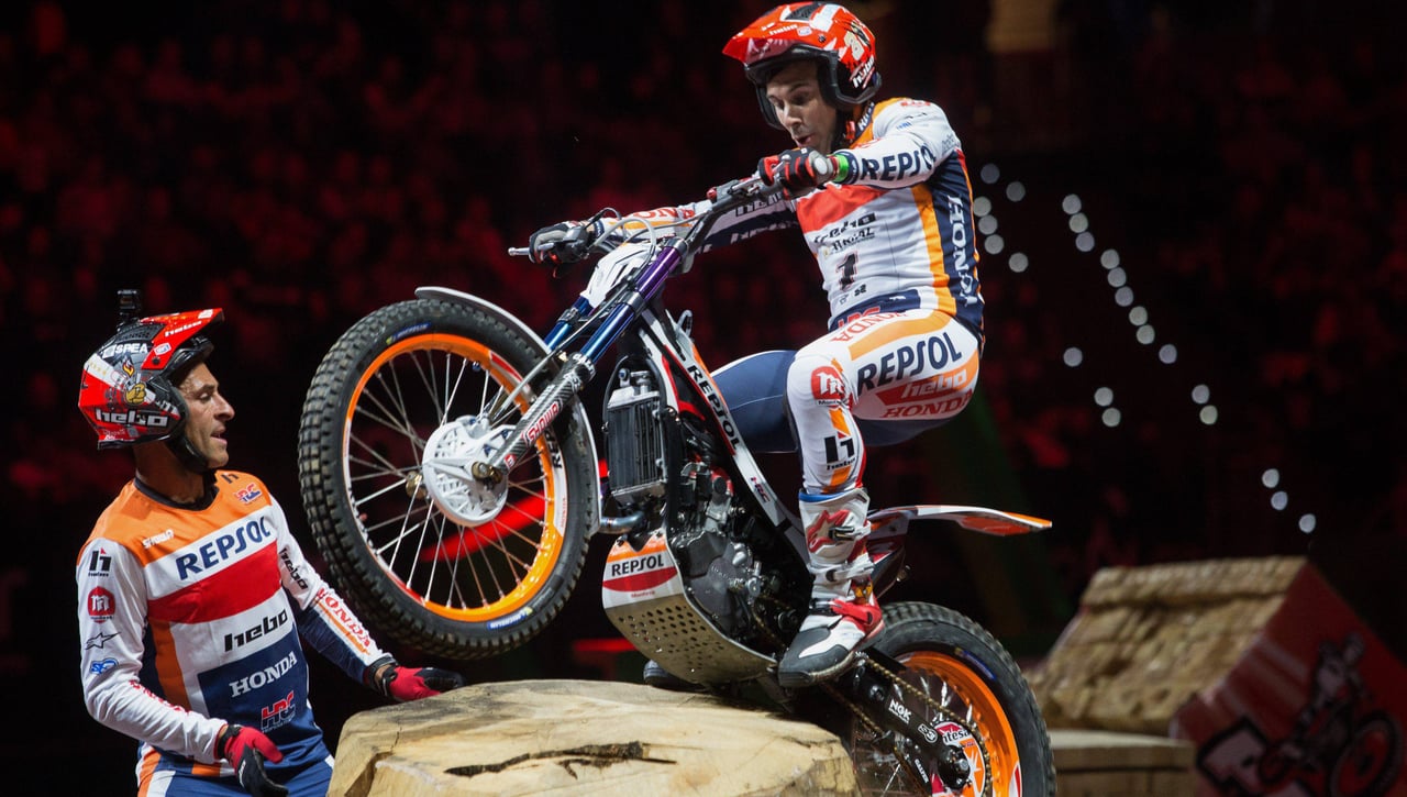 Toni Bou roza un paso más en su leyenda