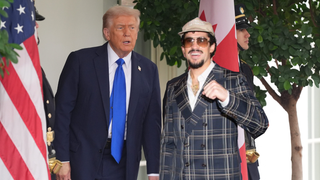Trump ataca a un "ridículo" Bad Bunny y dice no saber quién es antes de que actúe en la Superbowl