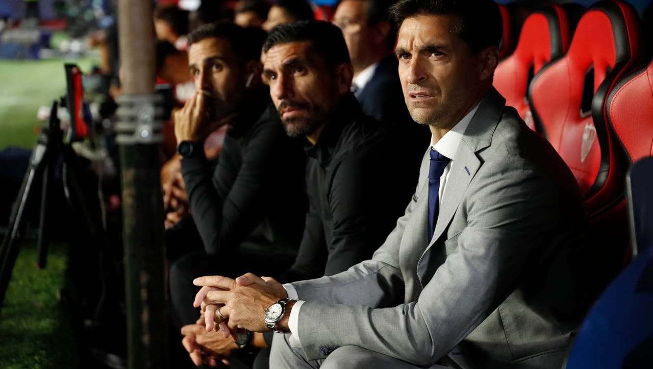 La historia se alía con Diego Alonso en busca del triunfo en Cádiz