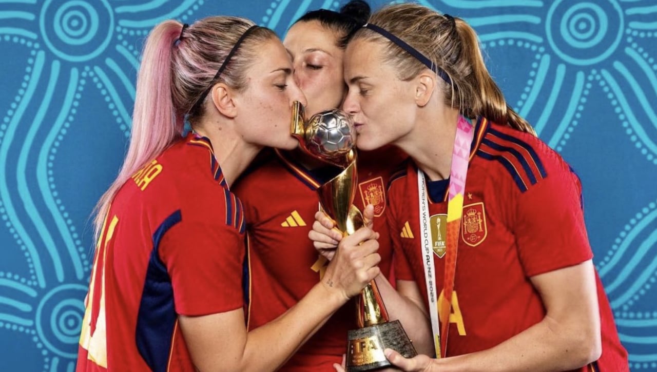 Jenni Hermoso zanja la polémica y tiene un gesto con Alexia Putellas e Irene Paredes