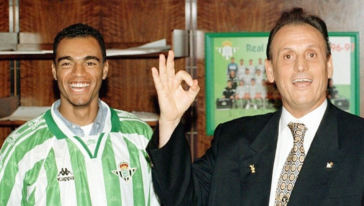 "¿Nunca te han dicho que eres igual que Lopera?"