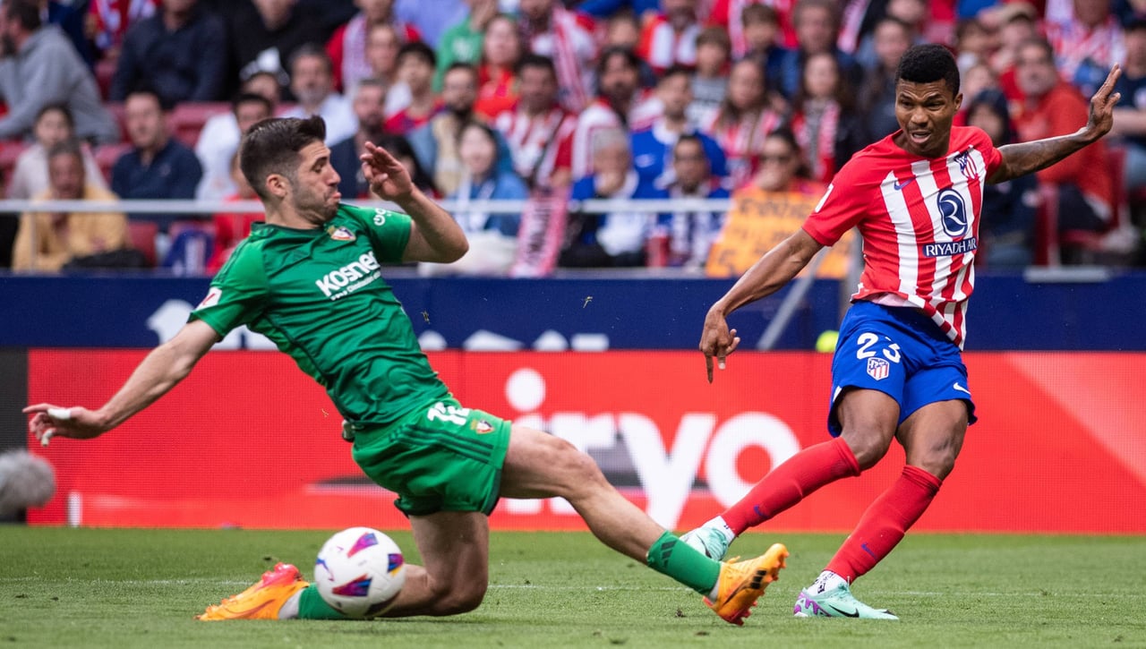 El Atlético le abre la puerta a Reinildo