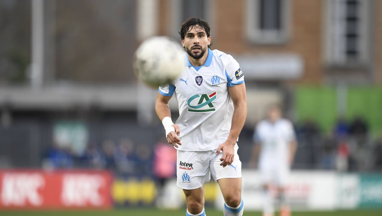 Vuelve a la carga por Neal Maupay, por el que hubo un derbi estival