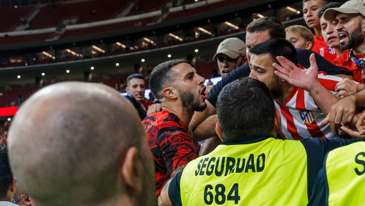 ¡Lío en el Metropolitano! Mario Hermoso se encara con los ultras del Atlético...