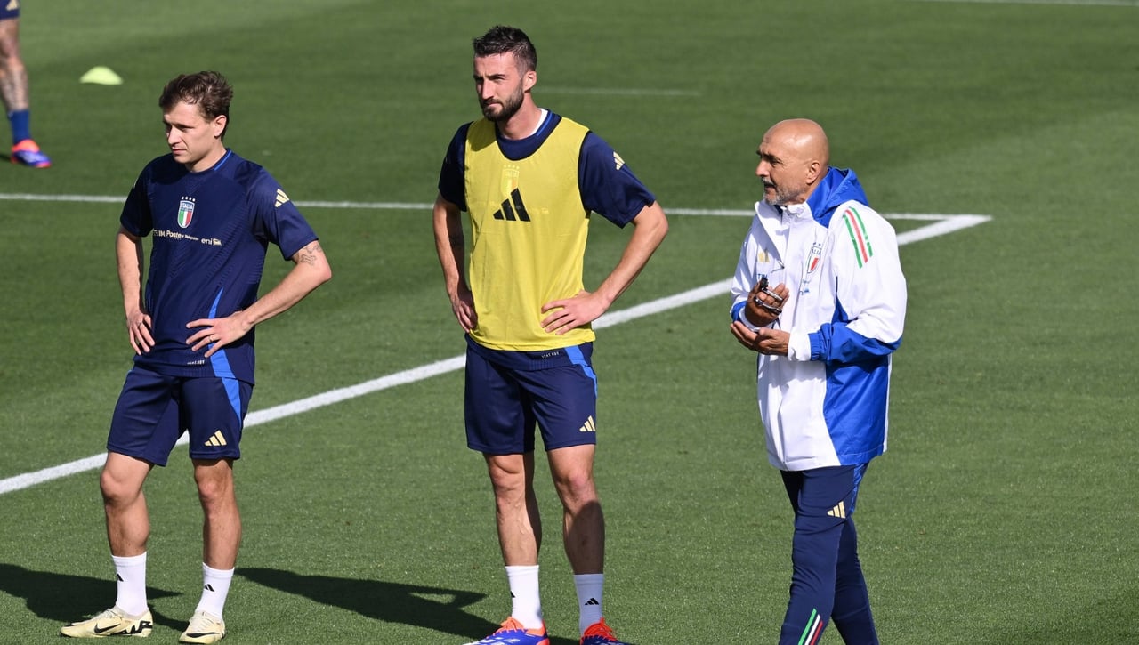 Invasión de campo y dos ausencias alarmantes; primer entrenamiento de Italia en Alemania