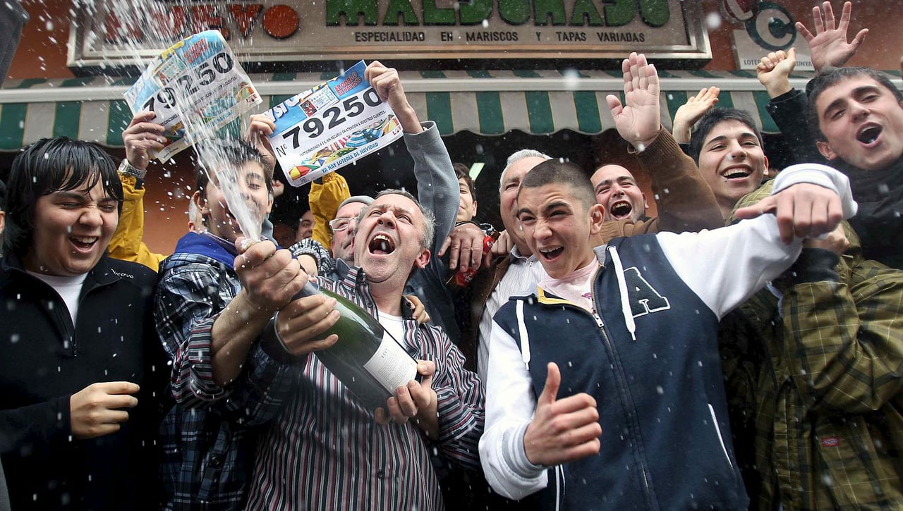 La picaresca de la Lotería de Navidad: 2 euros que separan la solidaridad del fraude