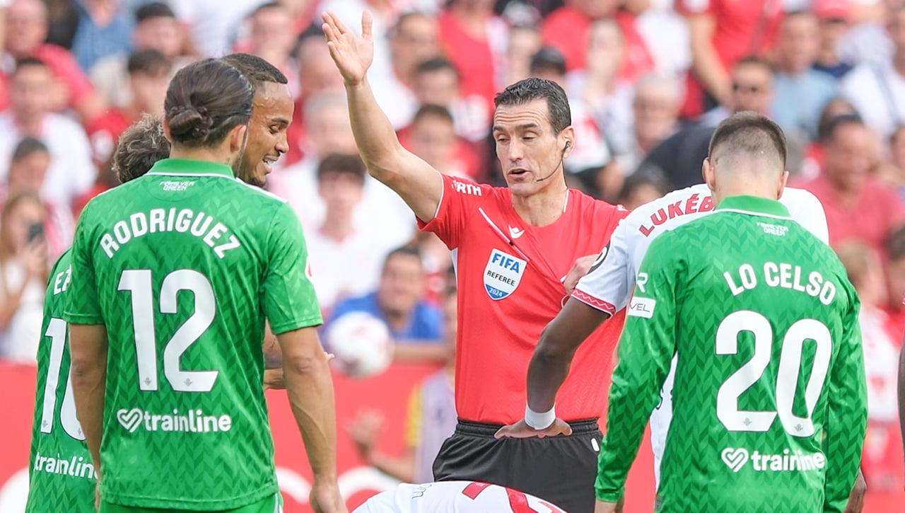 'Regalito' final al Betis en el acta de Martínez Munuera