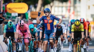 Primoz Roglic sorprende a Juan Ayuso en la fiesta neerlandesa