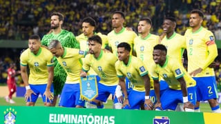 Vinicius y Raphinha, fuera de Brasil