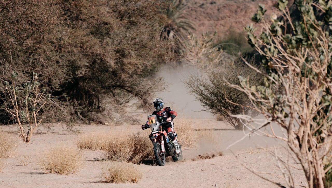 Clasificación Rally Dakar tras la etapa 1 | Carlos Sainz guarda fuerzas y Tosha Schareina apunta alto
