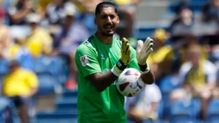 Le sale un duro competente a Álvaro Valles