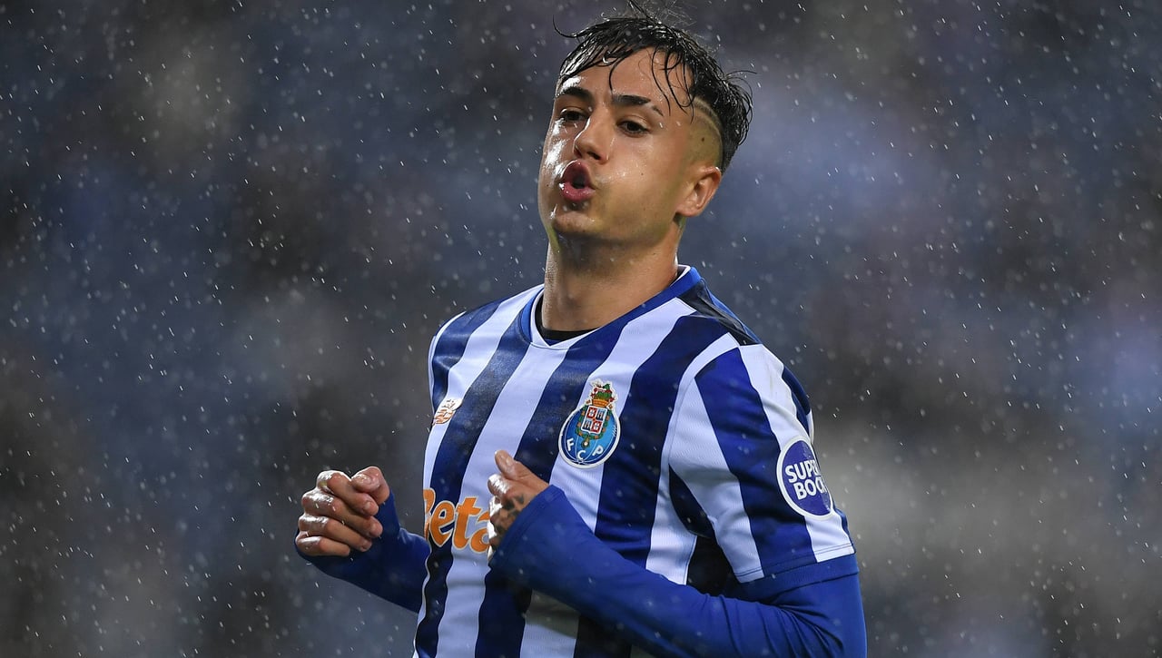 Colocan a Sevilla y Betis tras una oportunidad de mercado