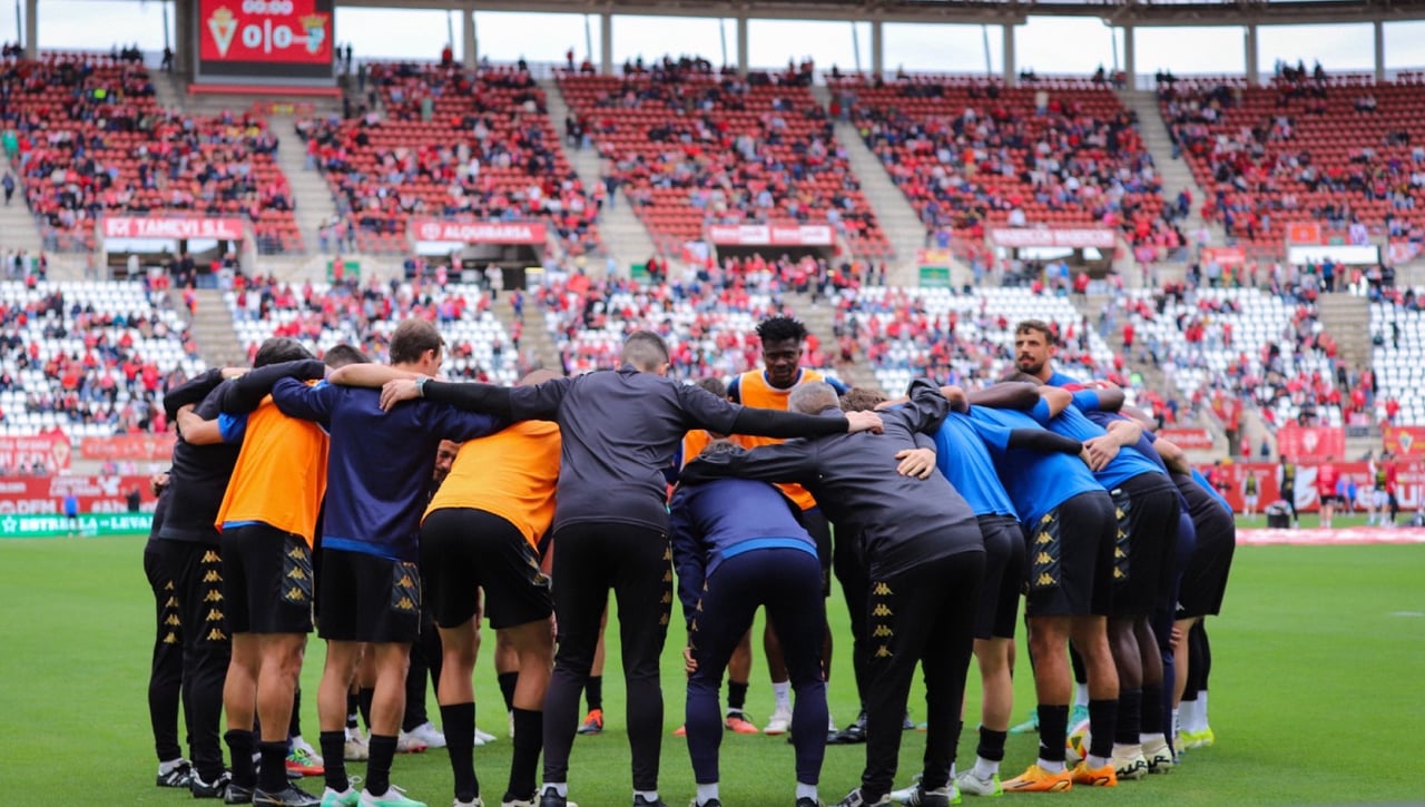 Cánticos racistas de la afición del Murcia al Ceuta y sus hinchas: "Ceuta es de los moros"