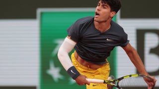 Alcaraz no muestra grietas y ya está en semifinales