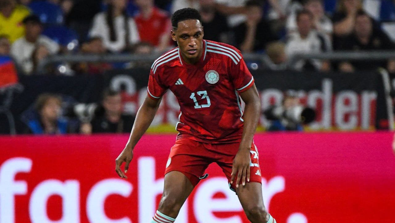 El Granada se mete en la pelea por Yerry Mina