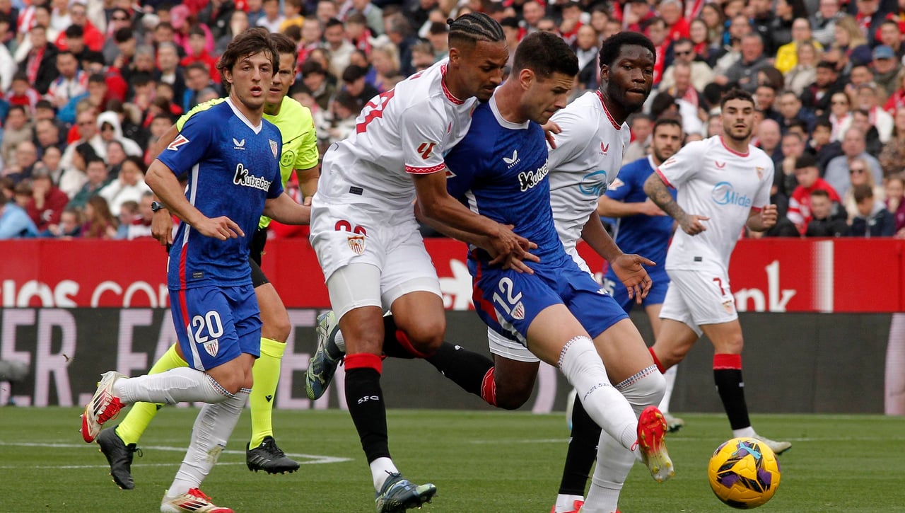La derrota ante el Athletic deja dos bajas en el Sevilla para el derbi