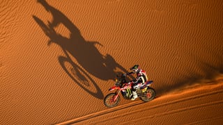 Tosha Schareina se desquita ganando la etapa 9 y Daniel Sanders recupera el liderato del Dakar