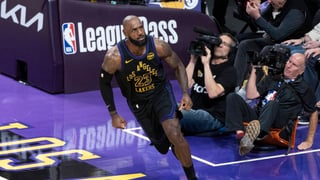 Los Lakers la lían y le dan el cumpleaños a LeBron