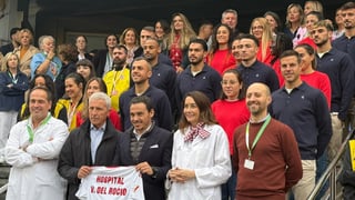 El Sevilla FC regala alegría a los niños en el Hospital Infantil Virgen del Rocío: "A nosotros también nos hace ilusión"