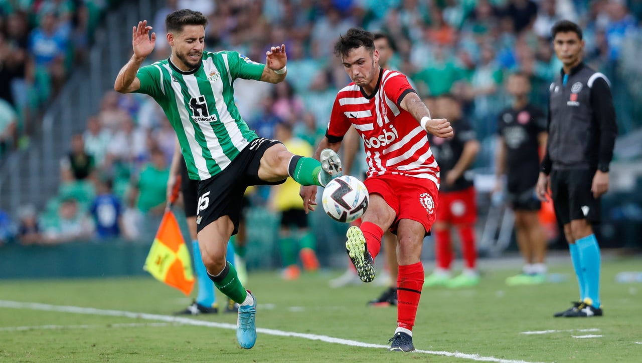 El mote de Álex Moreno en el vestuario del Betis, su mejor amigo y su ritual antes de jugar