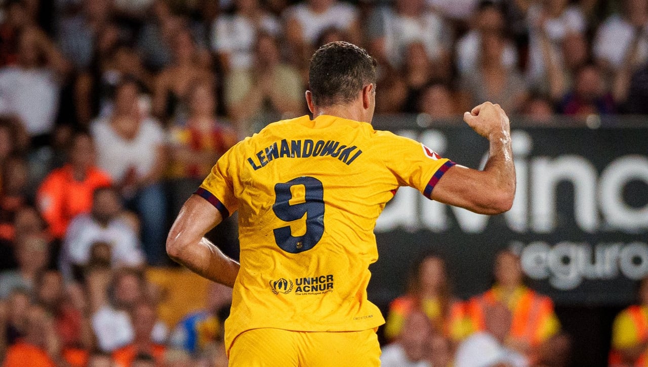 Valencia 1-2 Barcelona: Lewandowski salva el primer asalto de Hansi Flick