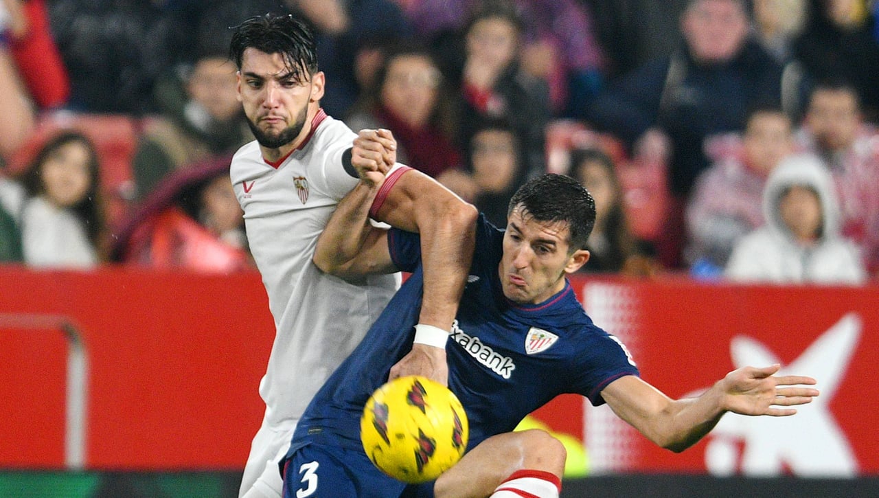 Dejan 'tirado' a Rafa Mir, que medita su próxima jugada