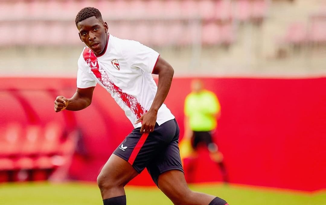 Diego Alonso quiere ver de cerca a la joya de la cantera del Sevilla 