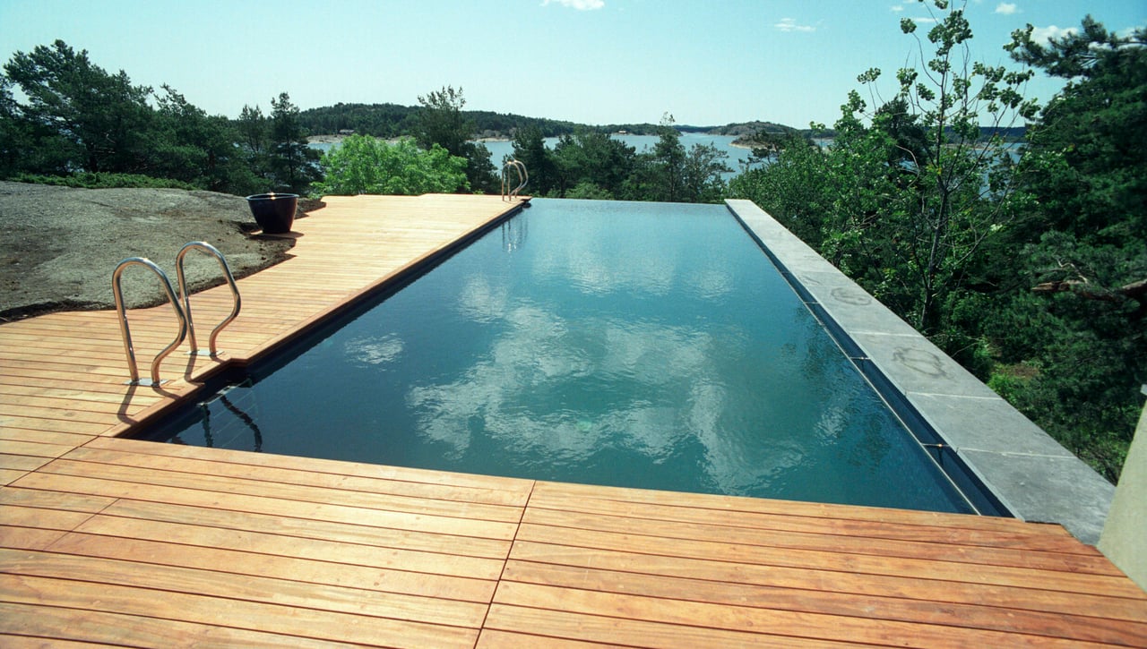 Todo lo que debes saber si quieres poner una piscina en la terraza