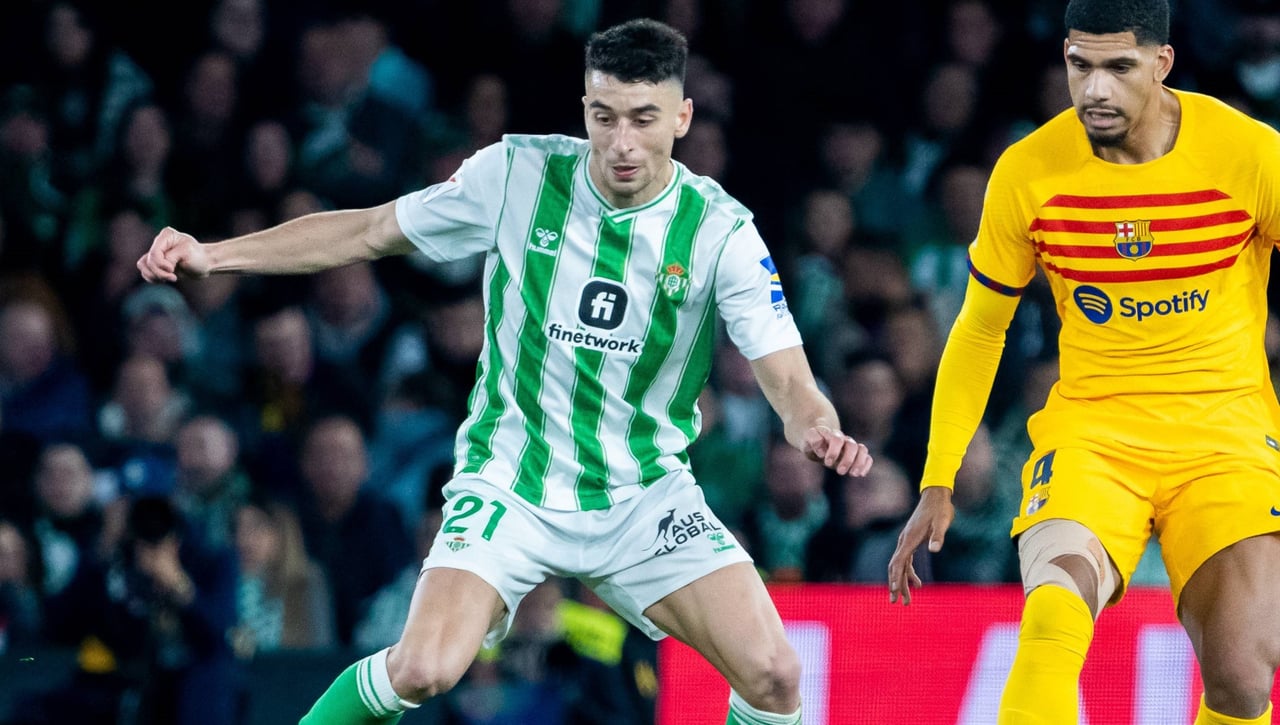 Marc Roca se pierde otro entrenamiento y el Betis tiene el centro del campo con lo justo