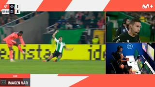 El audio del VAR y la rajada de Mateu Lahoz por el penalti del Betis - Barça: "Las vacas sagradas de los árbitros fastidian los partidos" 