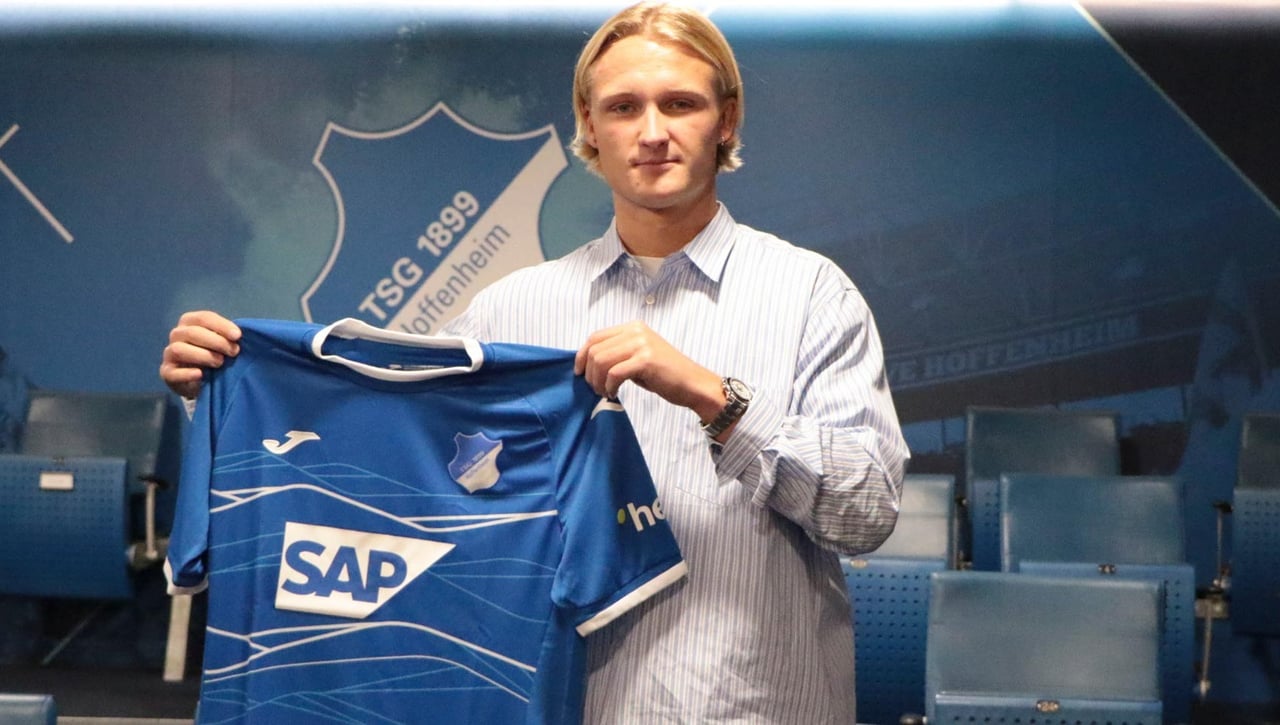 La "amenaza" Dolberg ya viste su nueva camiseta y en Alemania celebran la "oportunidad"