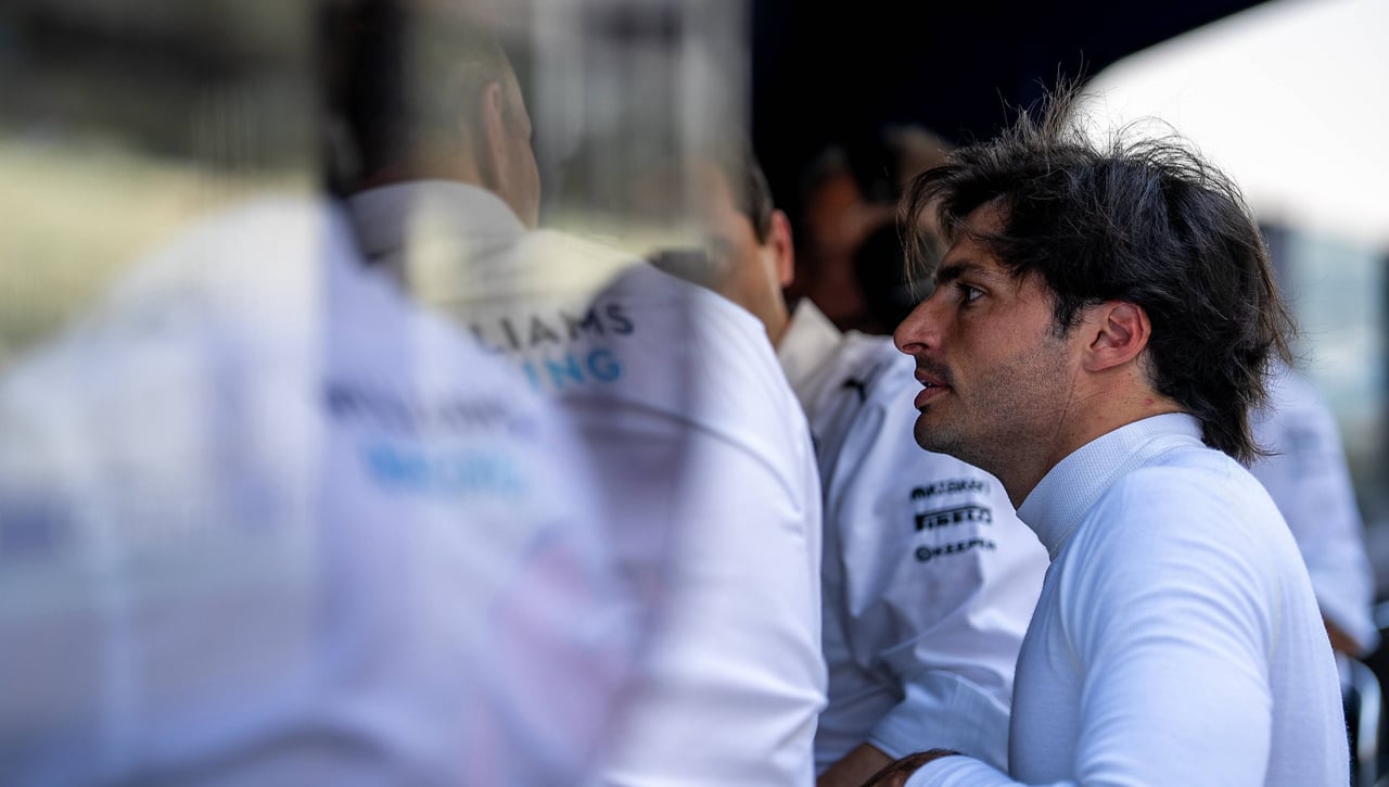 Carlos Sainz recibe un inesperado aviso de Williams 