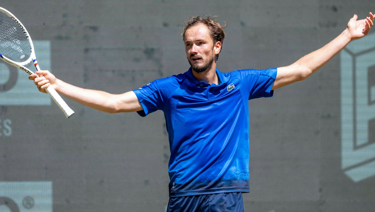 Medvedev recibe el mismo castigo que Sinner