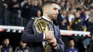 Ilia Topuria duda y le cae un aviso