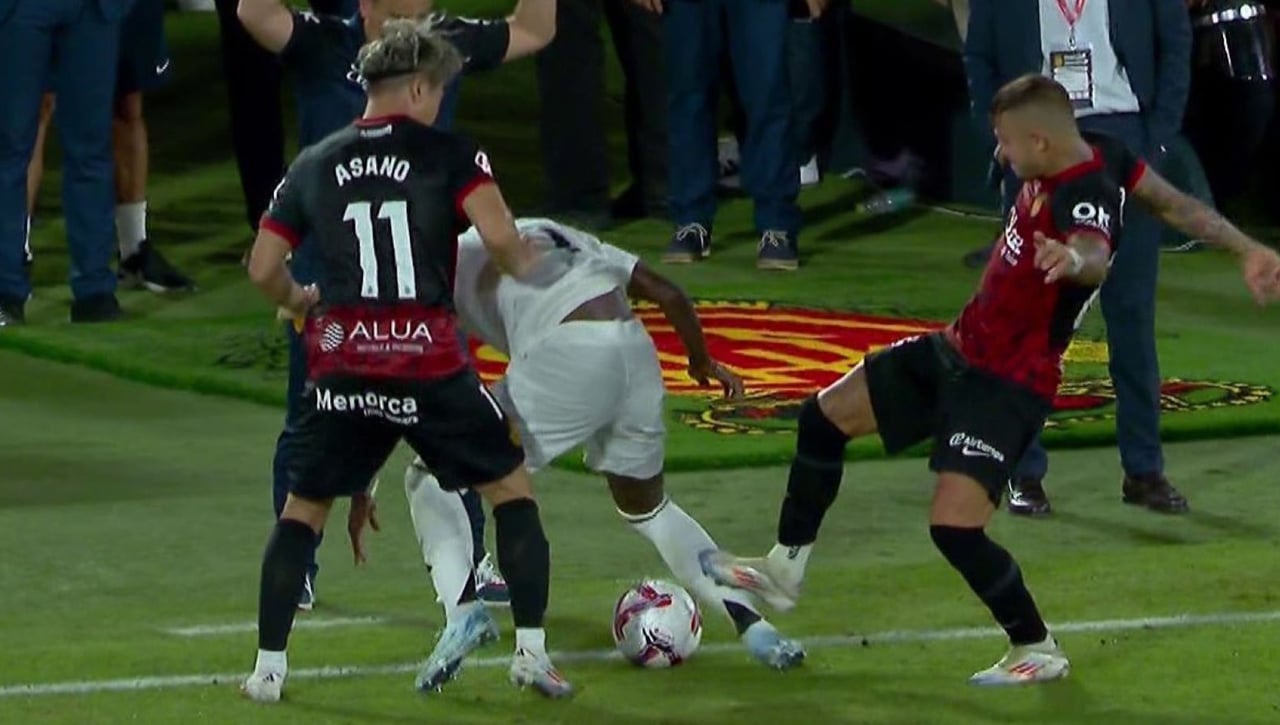 Pablo Maffeo explica su pisotón a Vinicius y aclara la relación que tienen