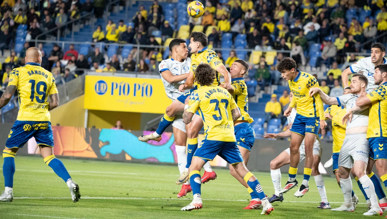 Las Palmas 2-2 Alavés: Los canarios rescatan un punto en el descuento
