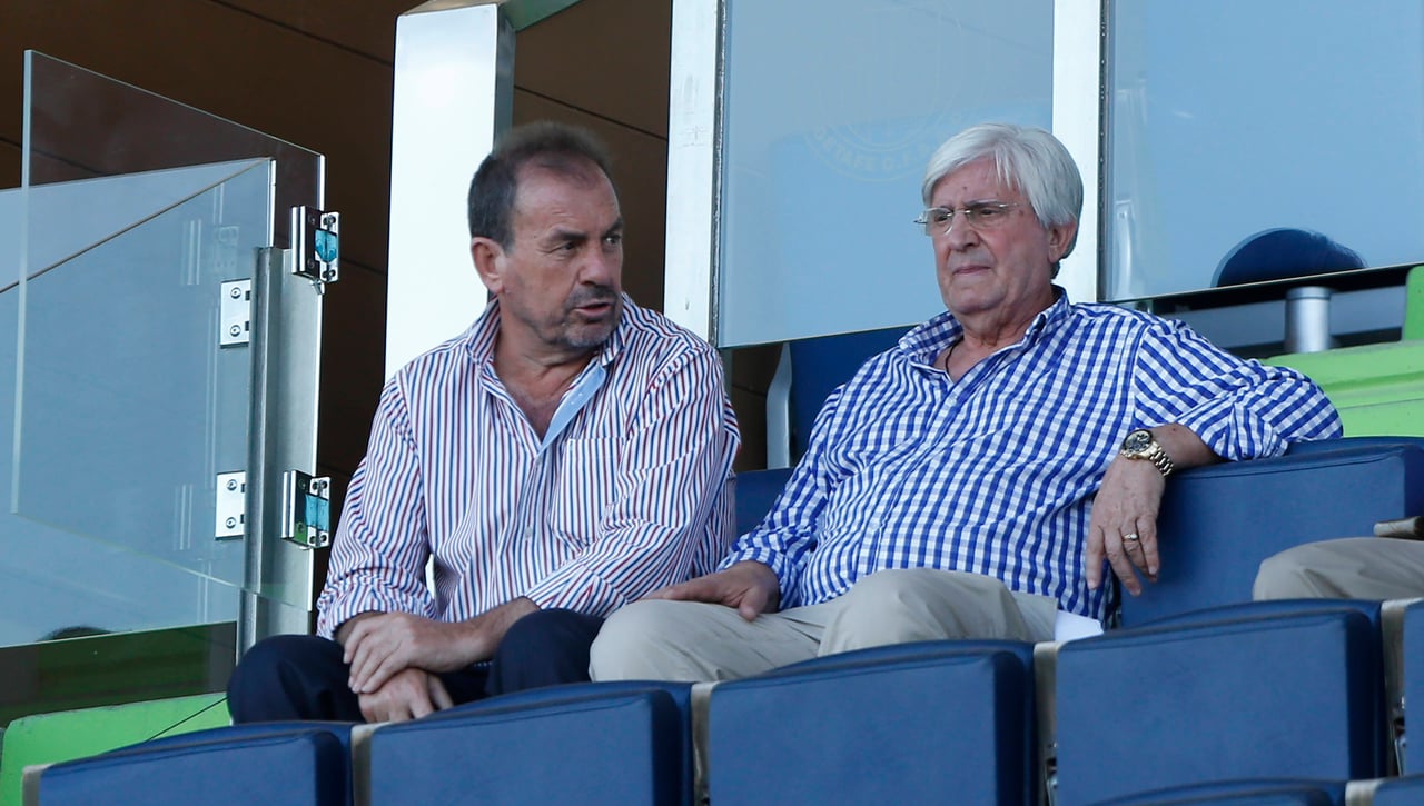 Ángel Torres anuncia dos fichajes: "Un punta y un jugador de banda"