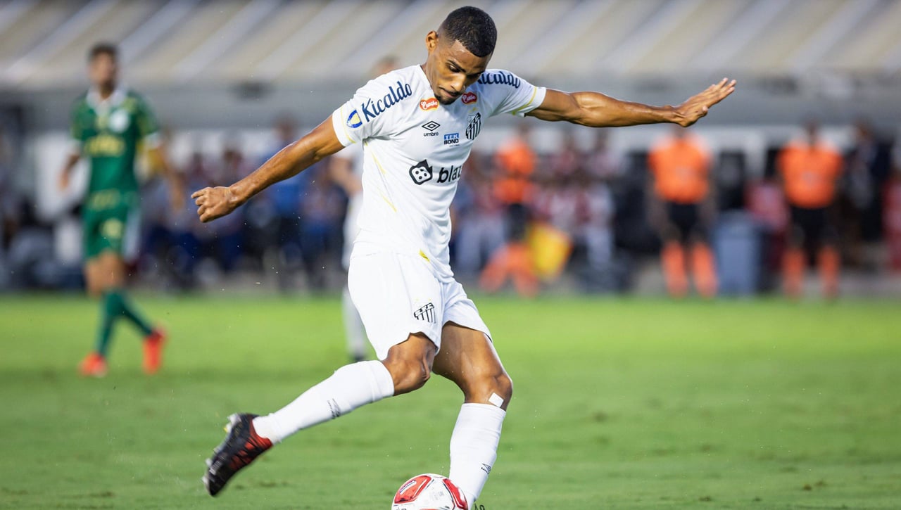 El Betis sigue explorando el mercado brasileño: otro central en el radar